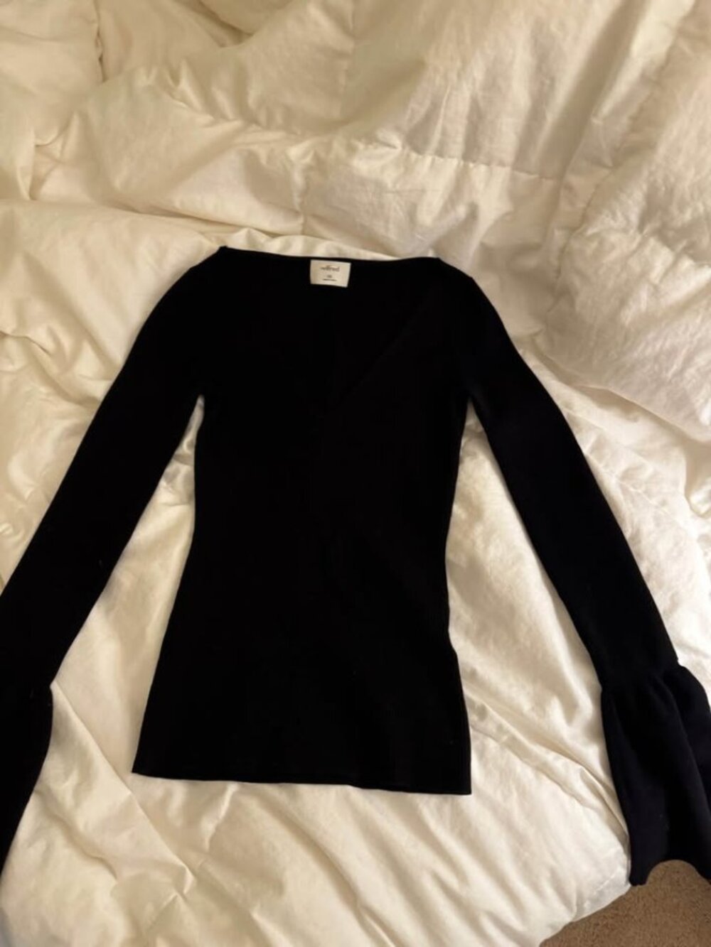 Aritzia Wilfred Merino Wool Bell Sleeve Sweater in Black (XXS)